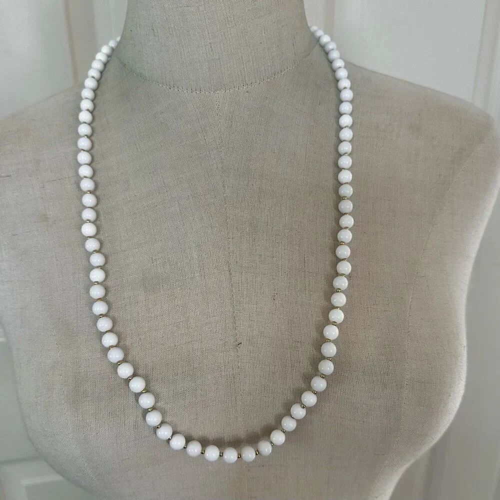 White vintage beaded necklace